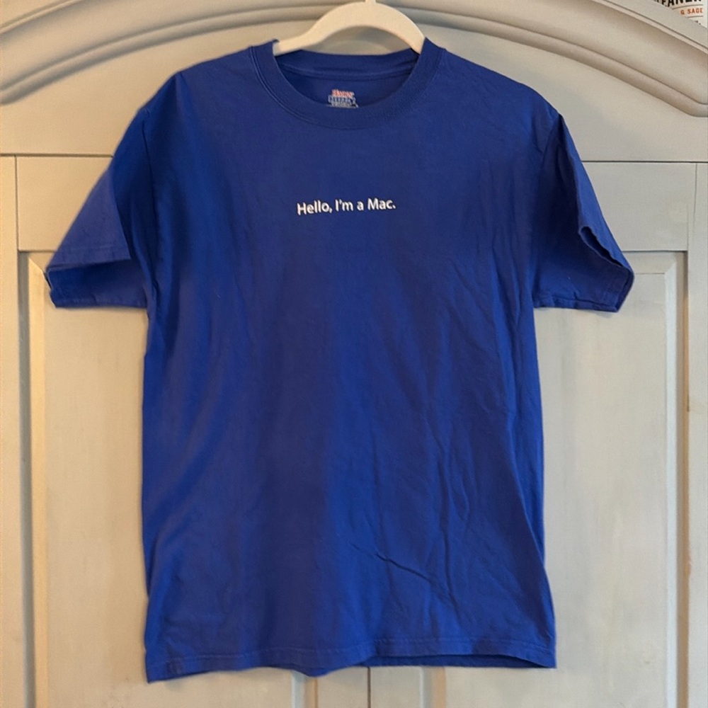I am MAC Apple tshirt Beefy T size medium